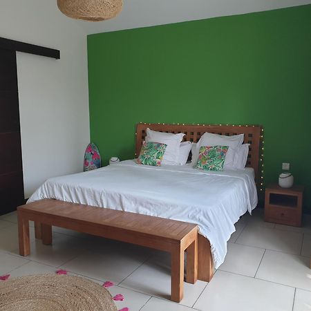 Chez Blandine Et Sylvain Bed & Breakfast Cascavelle Bagian luar foto